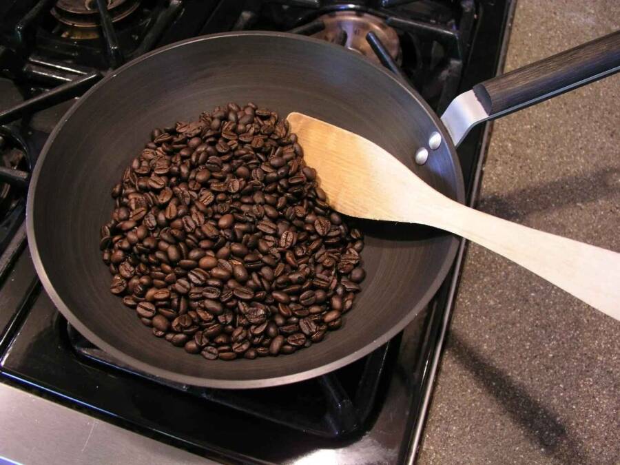 Så rostar du kaffe själv hemma