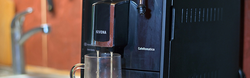 Helautomatisk espressomaskin för att göra espresso