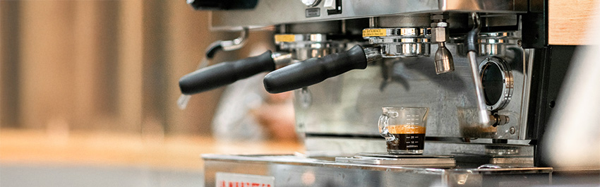 Halvautomatisk espressomaskin med portafilter
