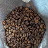 Insida av en kilopåse kaffebönor Segafredo Intermezzo