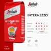 Varumärkesinformation på en kilopåse kaffebönor Segafredo Intermezzo